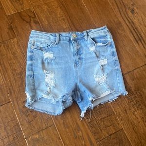 Judy Blue distressed shorts. Size large